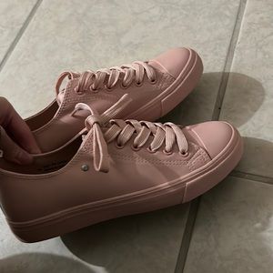 Size 7 women’s pink shoes